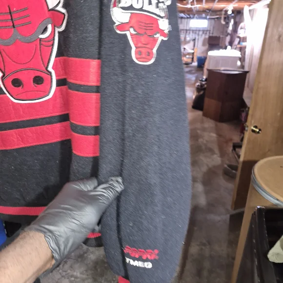Bulls Crewneck Sweater in Black and Red